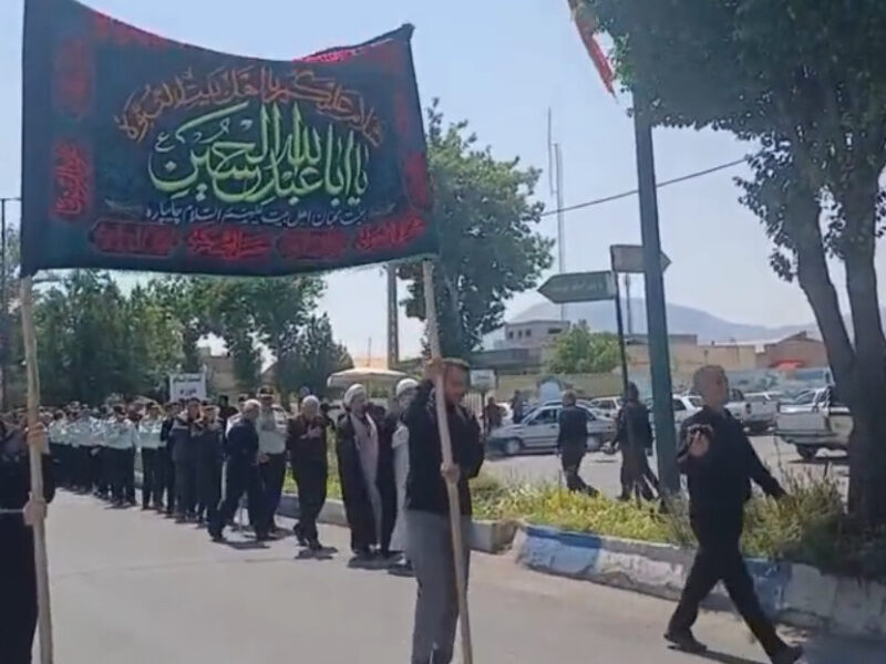 عزاداری خیابانی مردم چایپاره در سوگ «جان ایران»