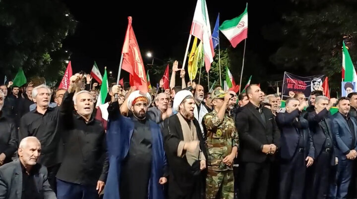 اجتماع شبانه مردم سلماس در حمایت از آرمان‌های انقلاب