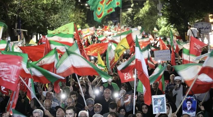 تداوم اجتماع دشمن‌ستیز مردم ارومیه در خیابان‌ برای حفظ همبستگی ملی 
