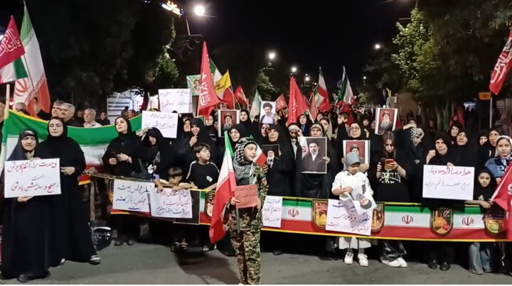 نمایش اتحاد و همبستگی سلماسی ها در حمایت از رهبری و انقلاب نمایش اتحاد و همبستگی سلماسی ها در حمایت از رهبری و انقلاب