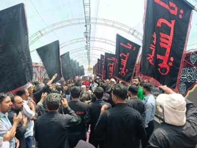 عزاداری پرشور زائران خارجی در سوگ شهدای دشت کربلا در مرز تمرچین
