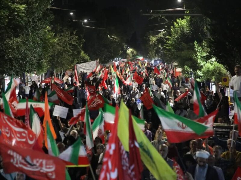 مردم ارومیه همچنان پای نظام ایستاده اند