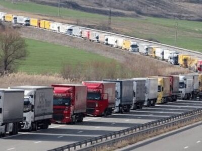 رشد ۳۲ درصدی ورود ناوگان ترانزیتی از پایانه‌های مرزی آذربایجان‌غربی به کشور