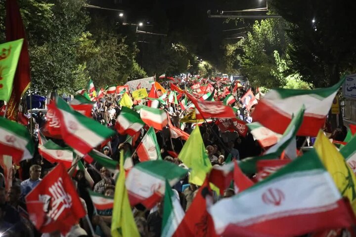 اجتماع شبانه مردم ارومیه در حمایت از نیروهای مسلح در موج ۱۸۹